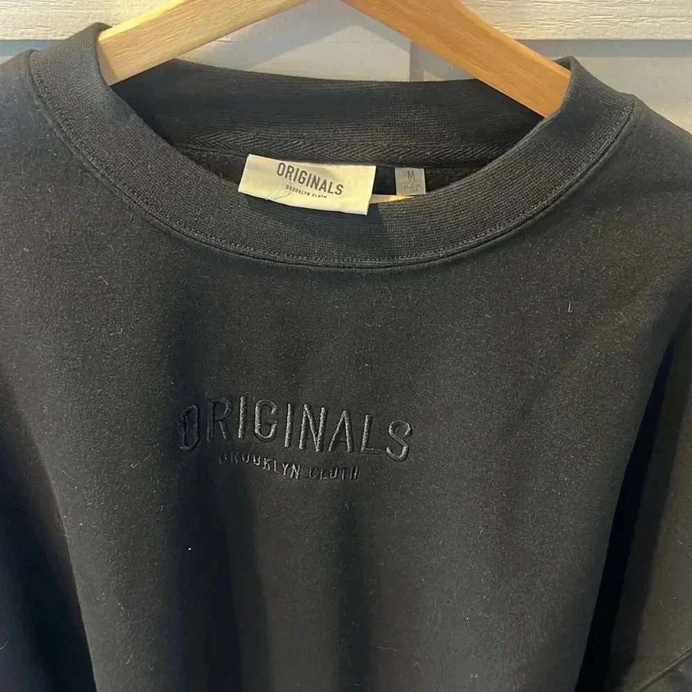 Men’s Originals Tonal Embroidered Fleece Crew Neck Sweatshirt - Picture 5 of 5